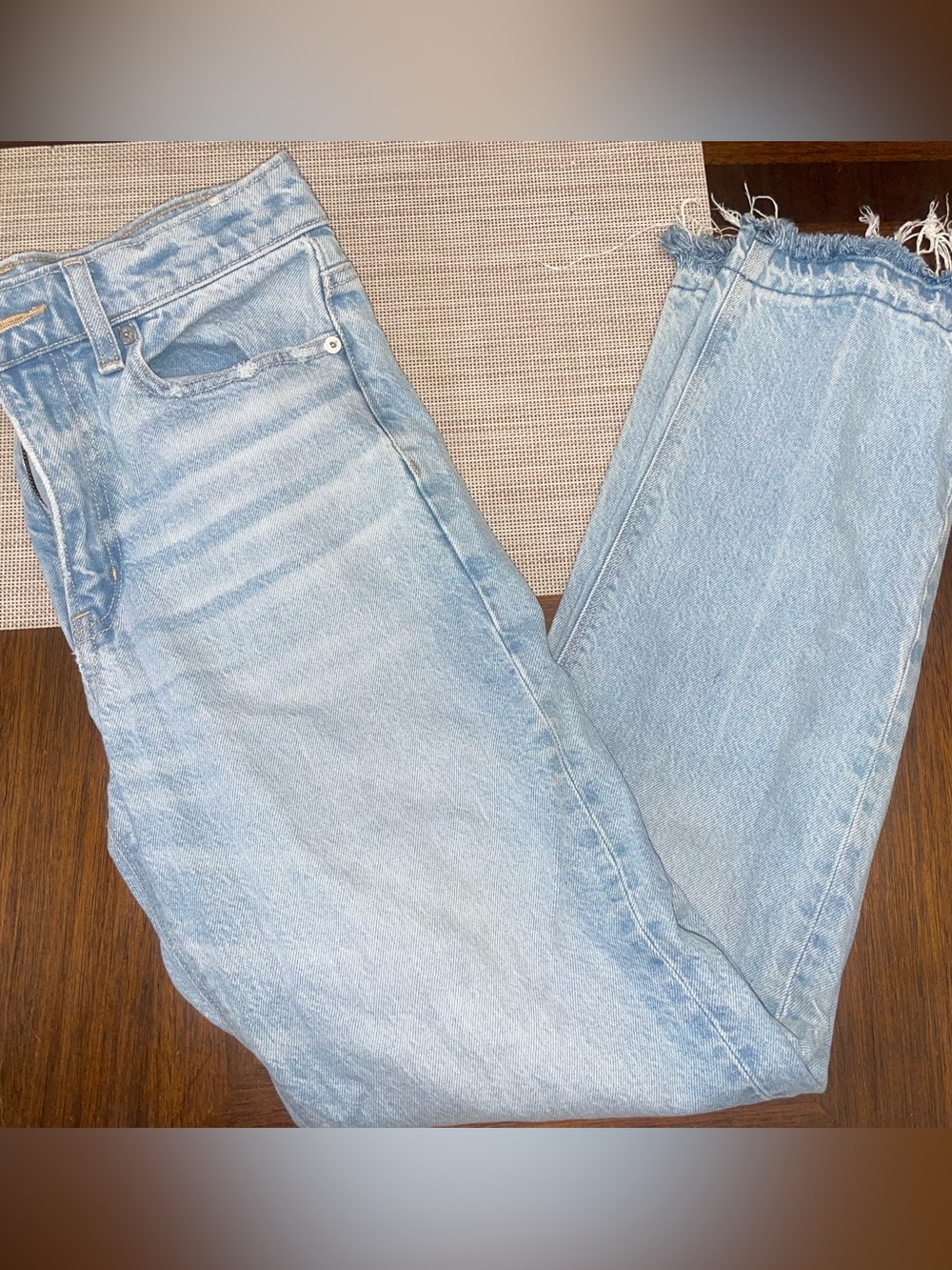 American Eagle Super High Rise Straight Jeans Women’s Size 4 Light Wash Raw Hem